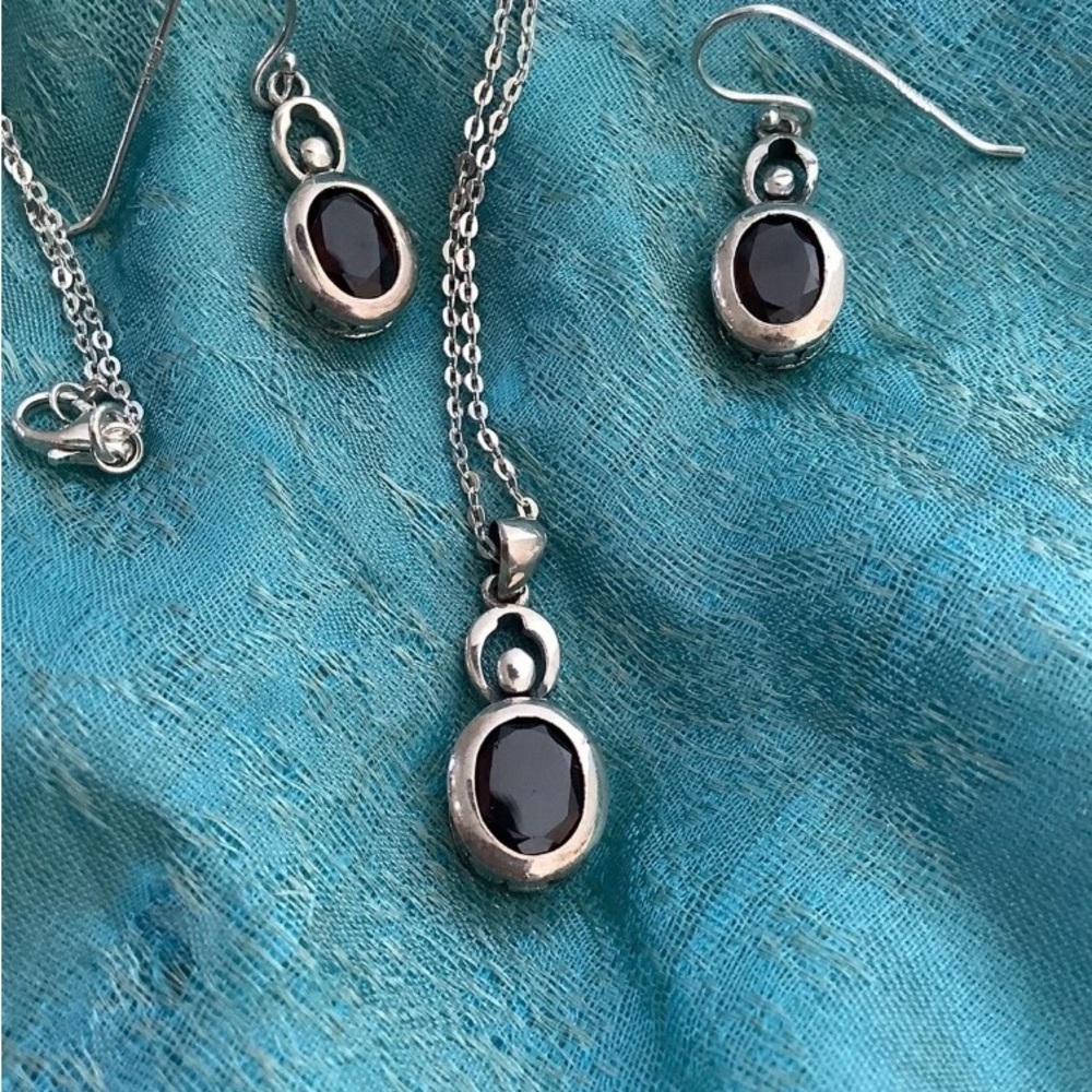 Vintage LUC sterling silver 925 handmade Necklace & earrings with garnet